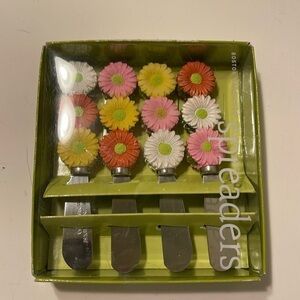 Boston Warehouse spreaders Gerbera Daisies